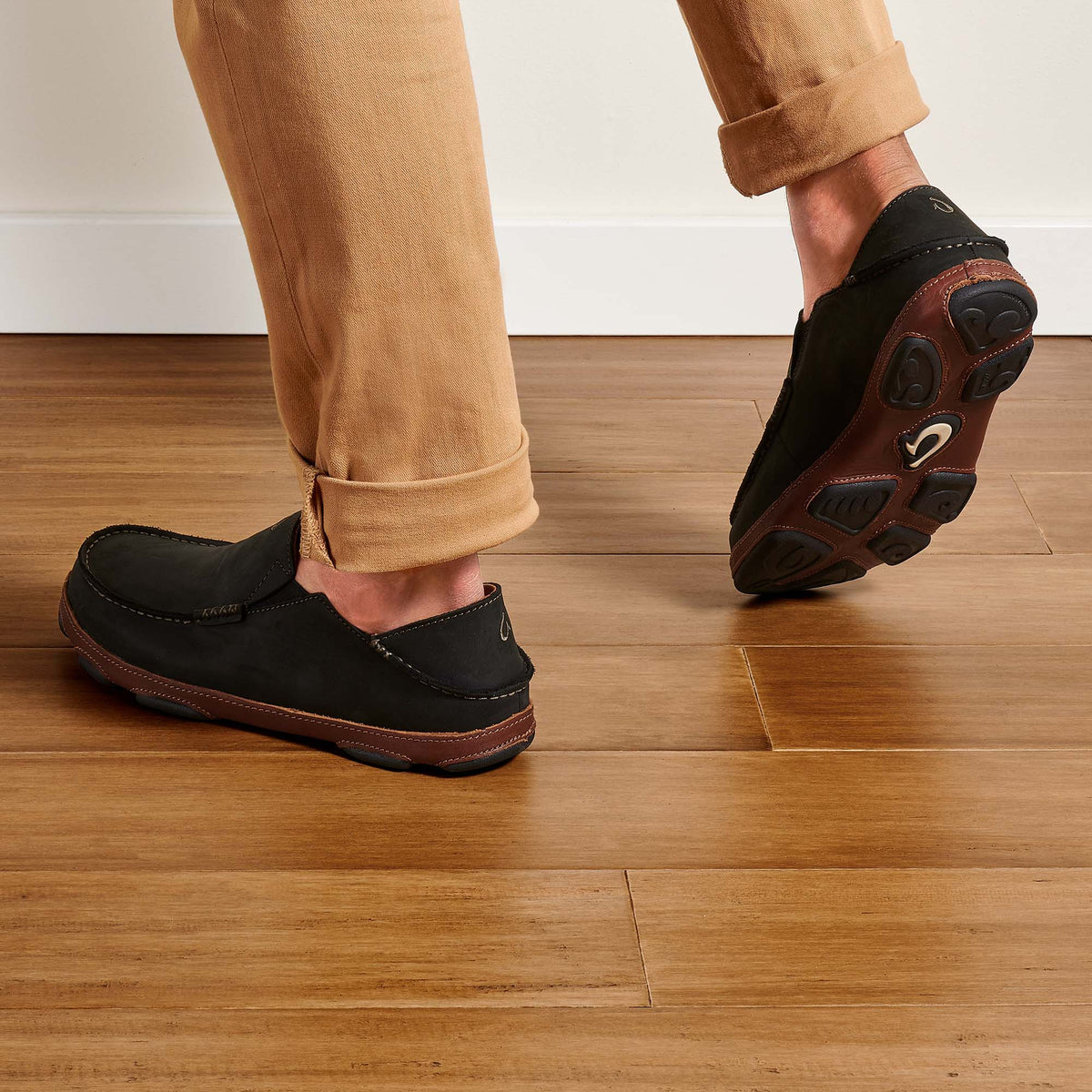 OluKai Men | Moloā Men's Leather Slip On Shoes - Black / Toffee