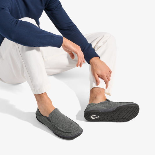 OluKai Men | Moloā Hulu Men's Lightweight Slippers - Lava Rock