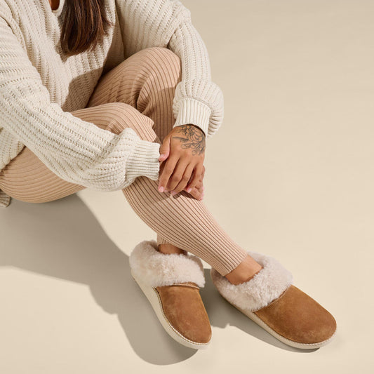 OluKai Women | Ku‘i Women‘s Slip-On Slippers - Tan / Bone
