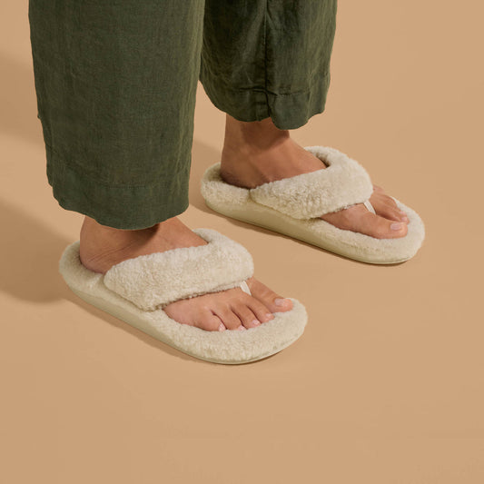 OluKai Women | Kīpe'a Heu Women‘s Flip Flop Slippers - Tapa