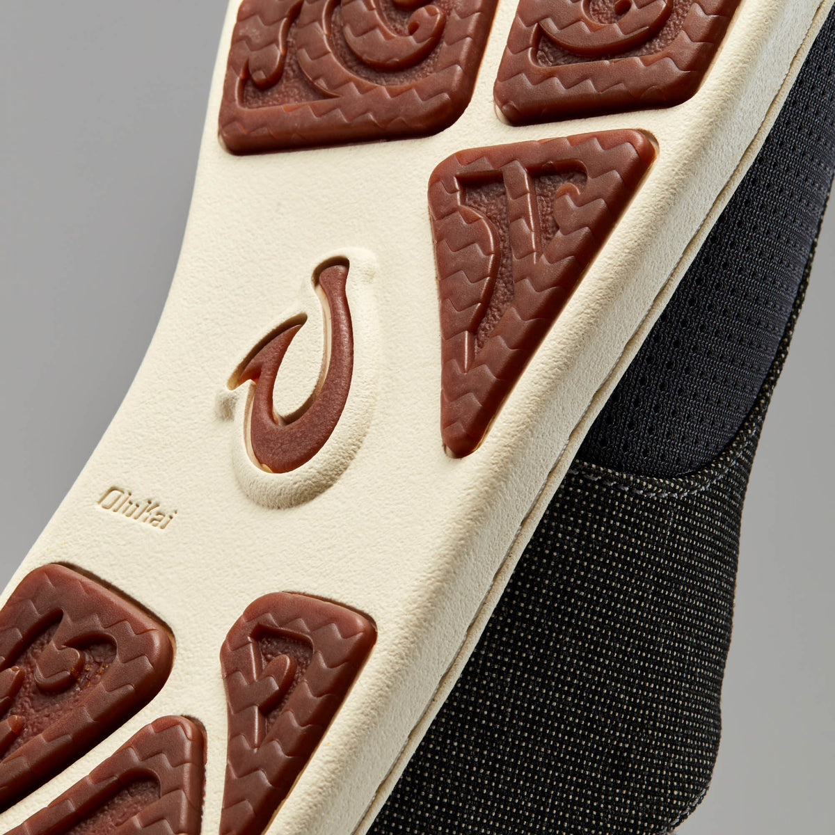 OluKai Men | Nohea Moku Men's Boat Shoes - Charcoal / Clay