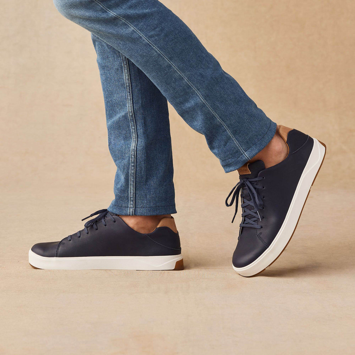 OluKai Men | Lae‘ahi Lī ‘Ili Men's Leather Sneakers - Trench Blue