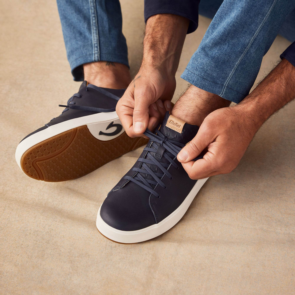 OluKai Men | Lae‘ahi Lī ‘Ili Men's Leather Sneakers - Trench Blue