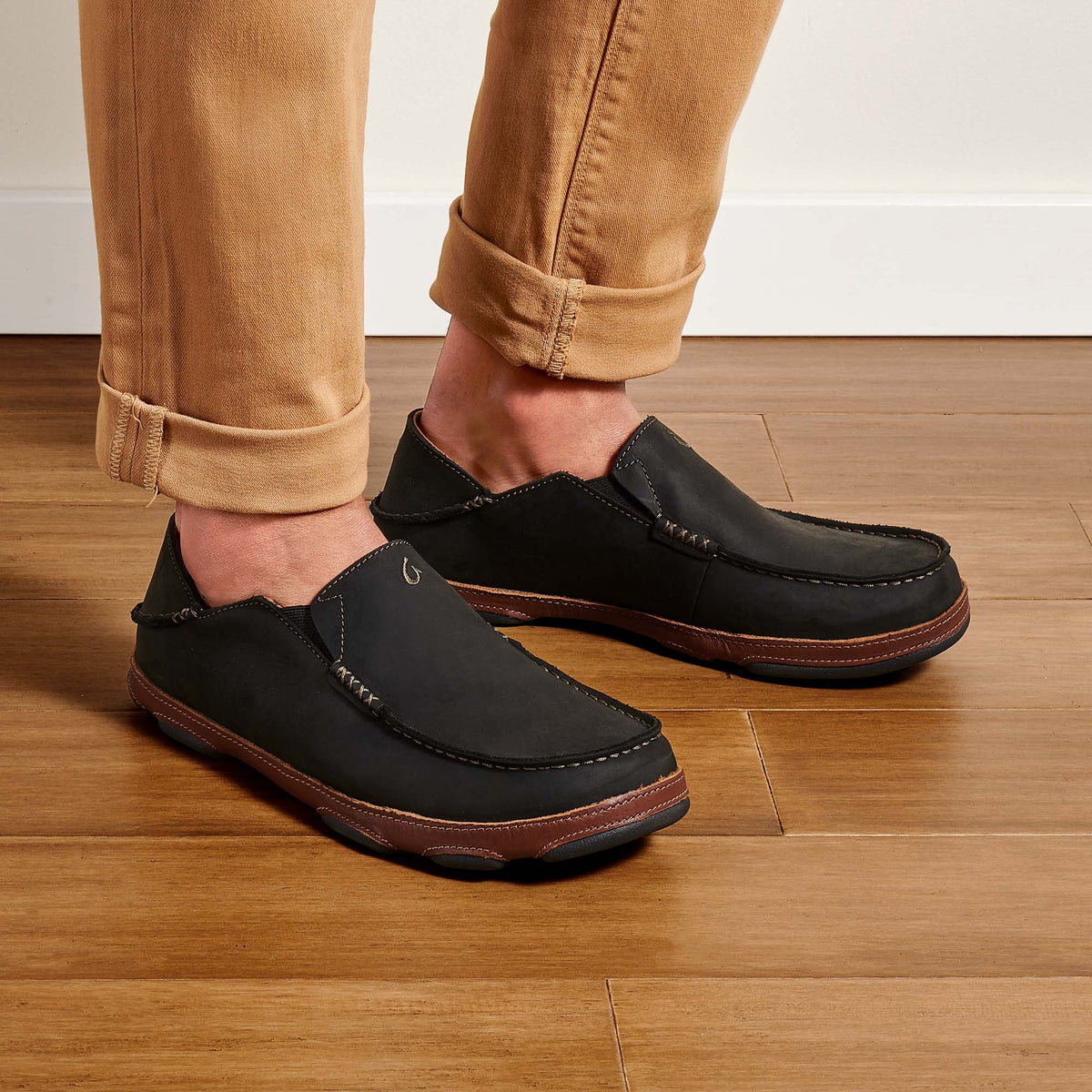 OluKai Men | Moloā Men's Leather Slip On Shoes - Black / Toffee