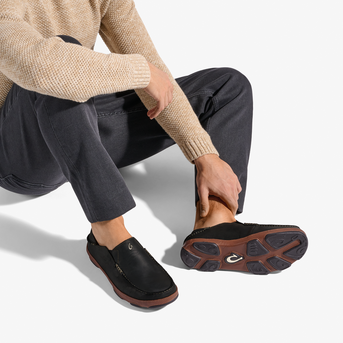 OluKai Men | Moloā Men's Leather Slip On Shoes - Black / Toffee