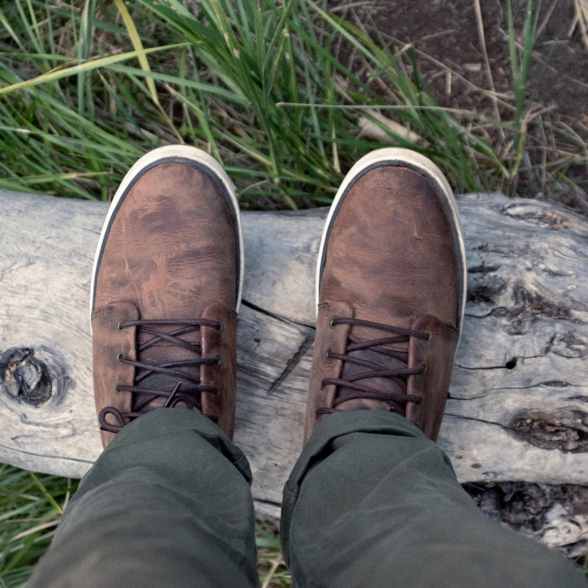 OluKai Men | Kekaha Men’s Chukka Boots - Toffee / Off White