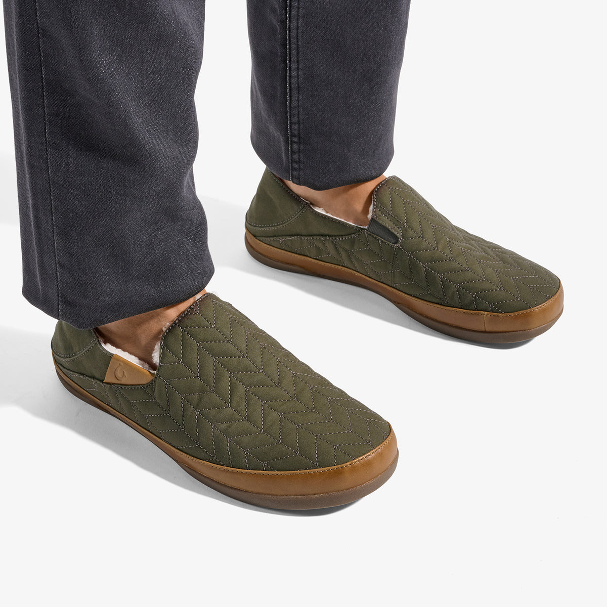 OluKai Men | Hanohano Men’s Waxed Canvas Slippers - Husk