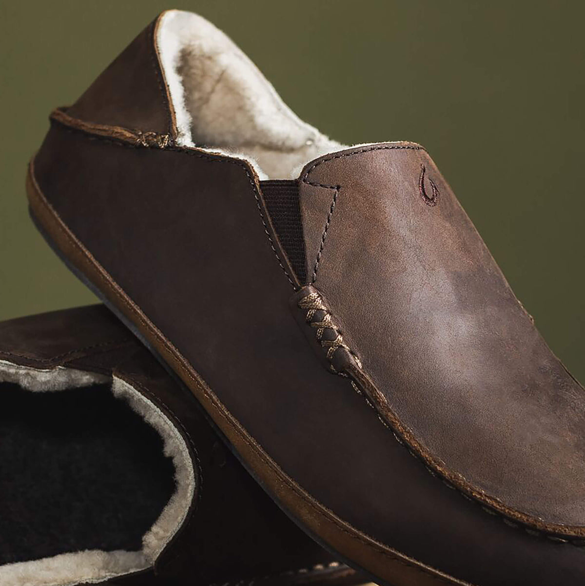 OluKai Men | Moloā Men's Nubuck Leather Slippers - Dark Wood