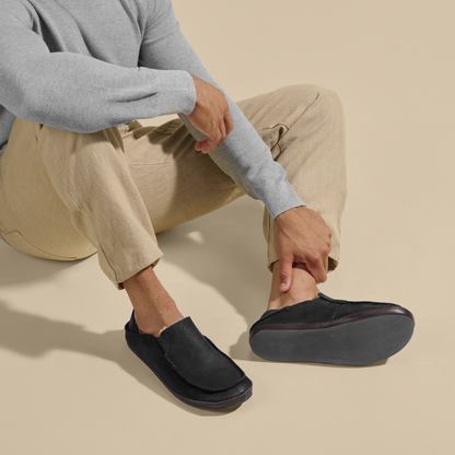 OluKai Men | Moloā Slipper - Black / Dk Java