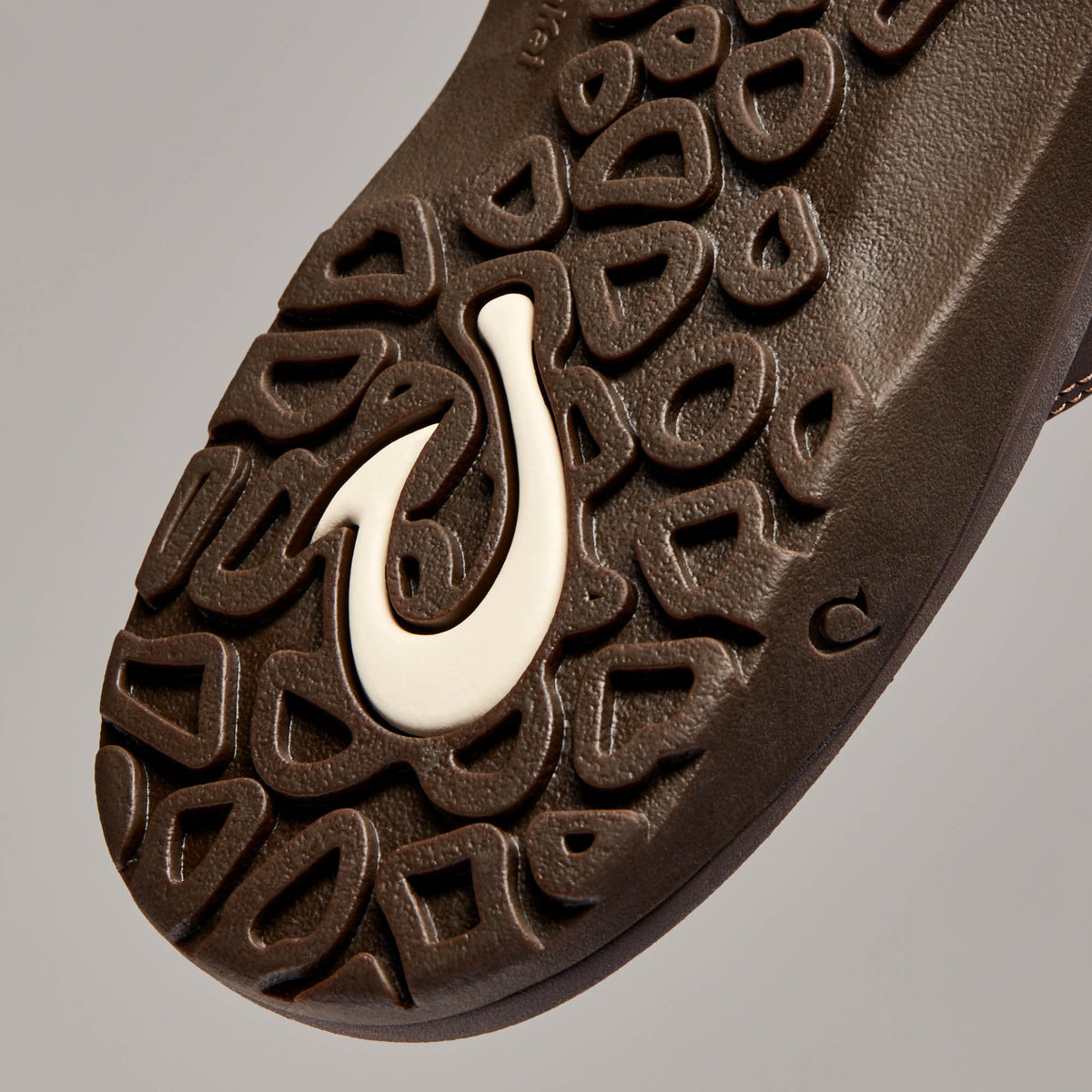OluKai Men | ‘Ohana Men's Beach Sandals - Dark Java / Ray
