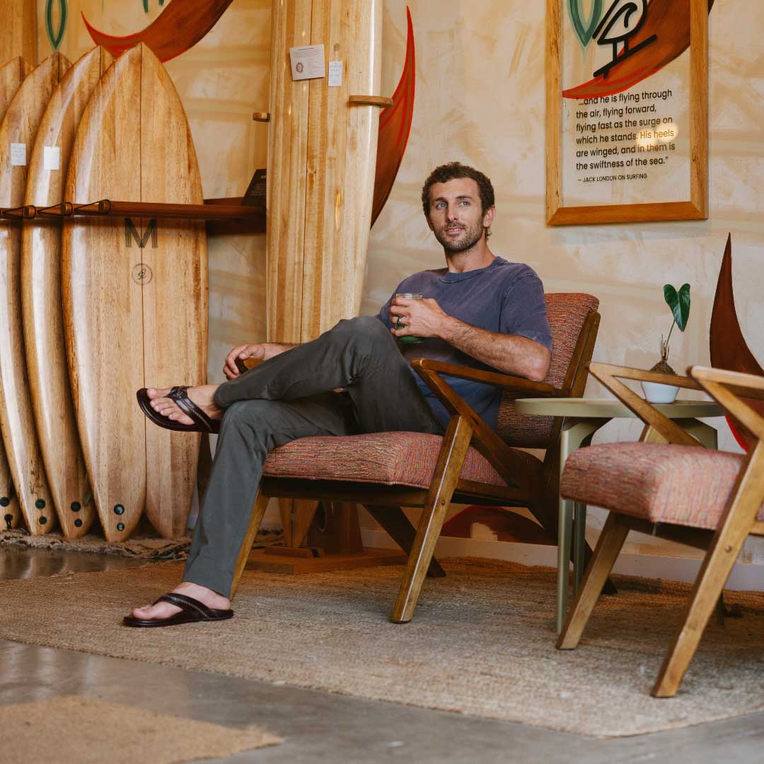 OluKai Men | Mea Ola Men's Leather Beach Sandals - Dark Java