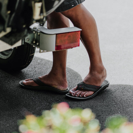 OluKai Men | Kīpī Men’s Comfortable Beach Sandals - Black