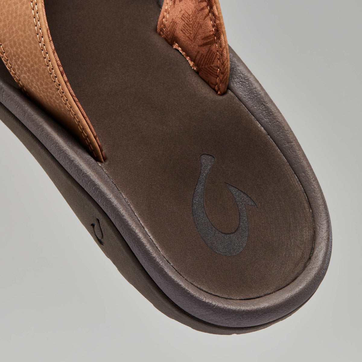 OluKai Men | ‘Ohana Men's Best Selling Beach Sandals - Tan / Dark Java