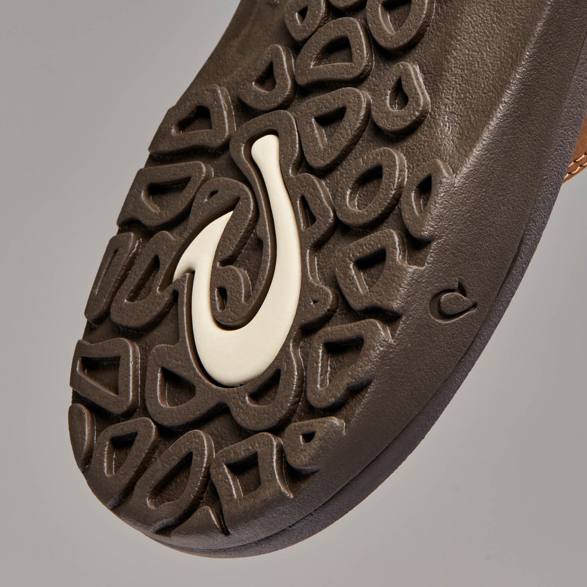 OluKai Men | ‘Ohana Men's Best Selling Beach Sandals - Tan / Dark Java