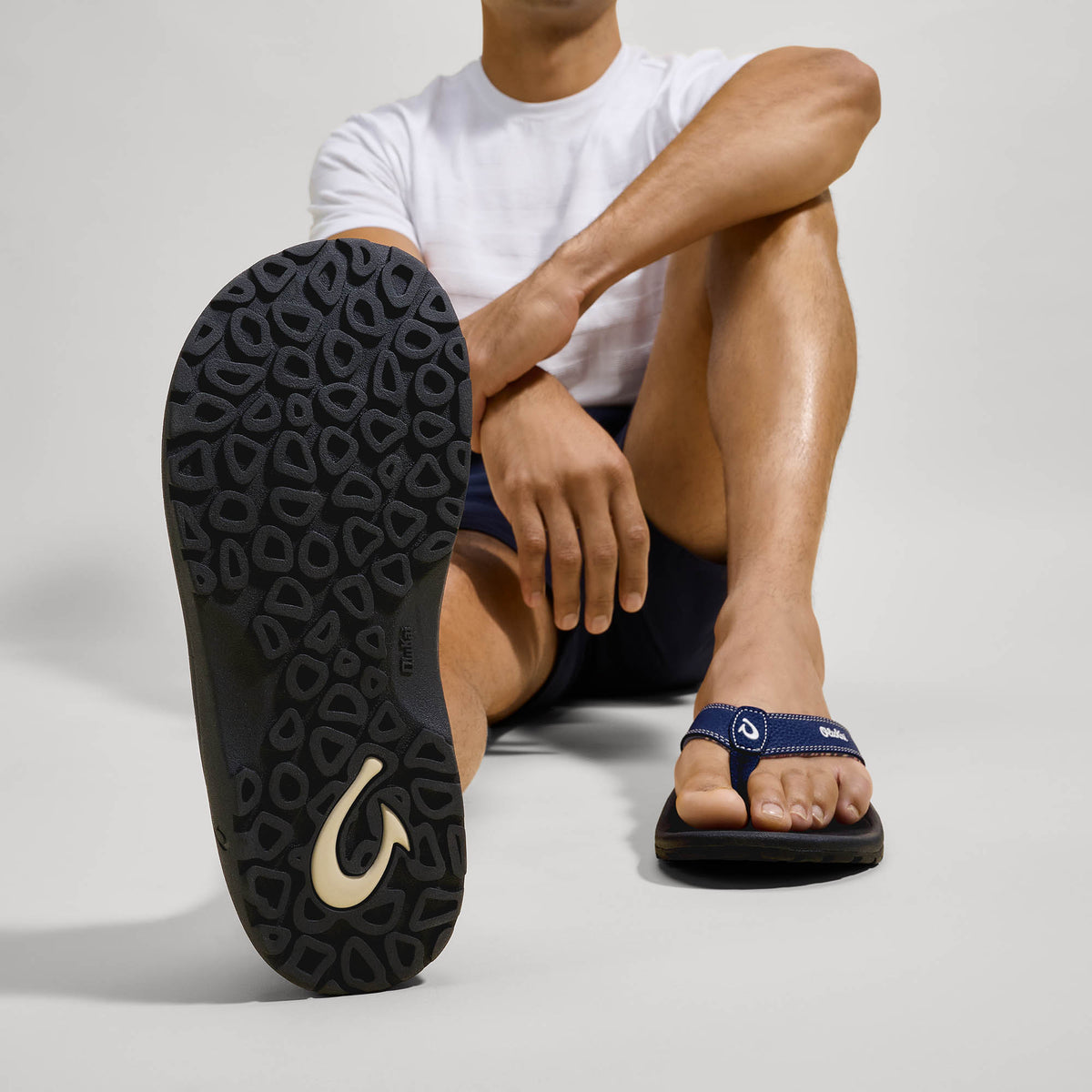 OluKai Men | ‘Ohana Men's Beach Sandals - Navy / Onyx