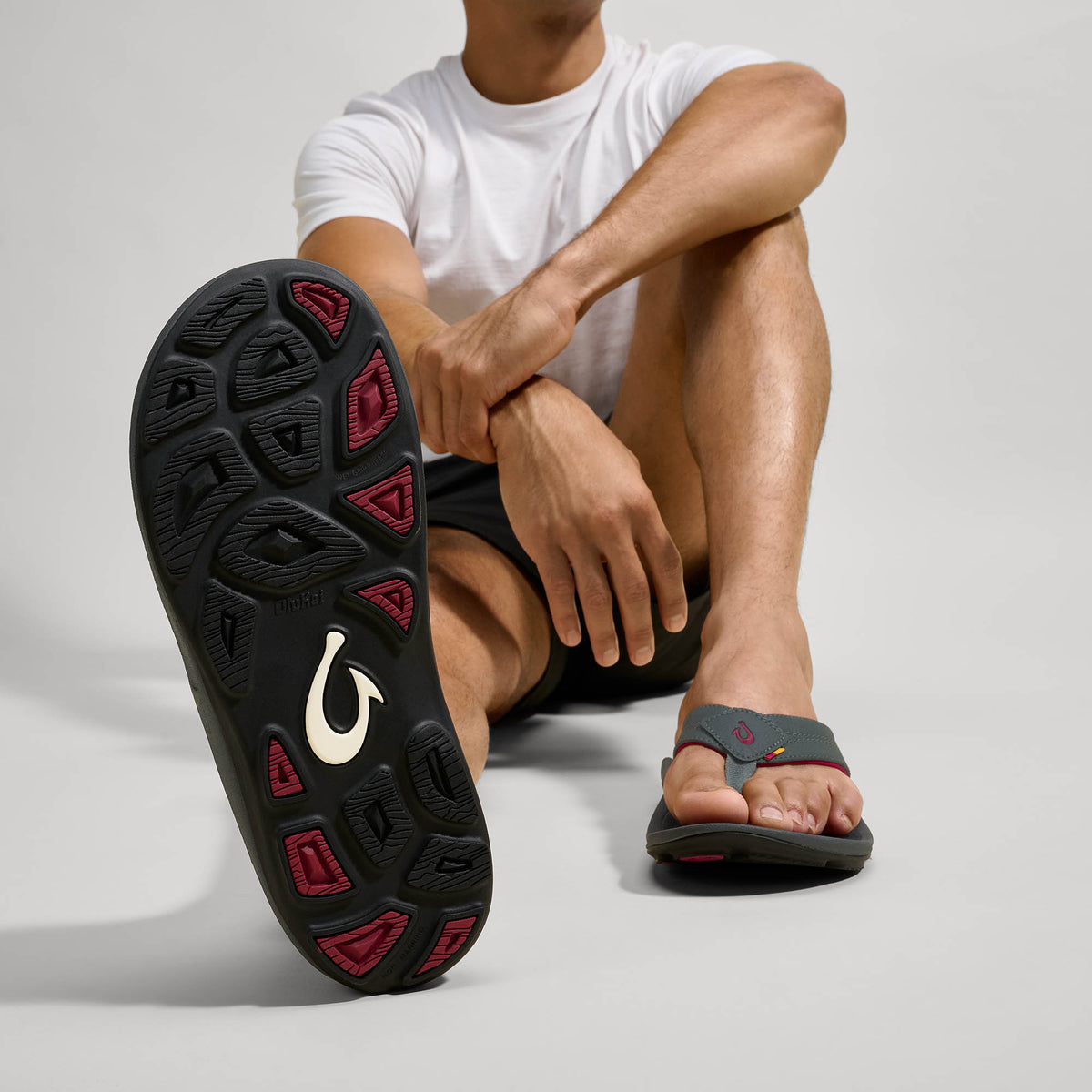 OluKai Men | Kīpī Men’s Comfortable Beach Sandals - Dark Shadow