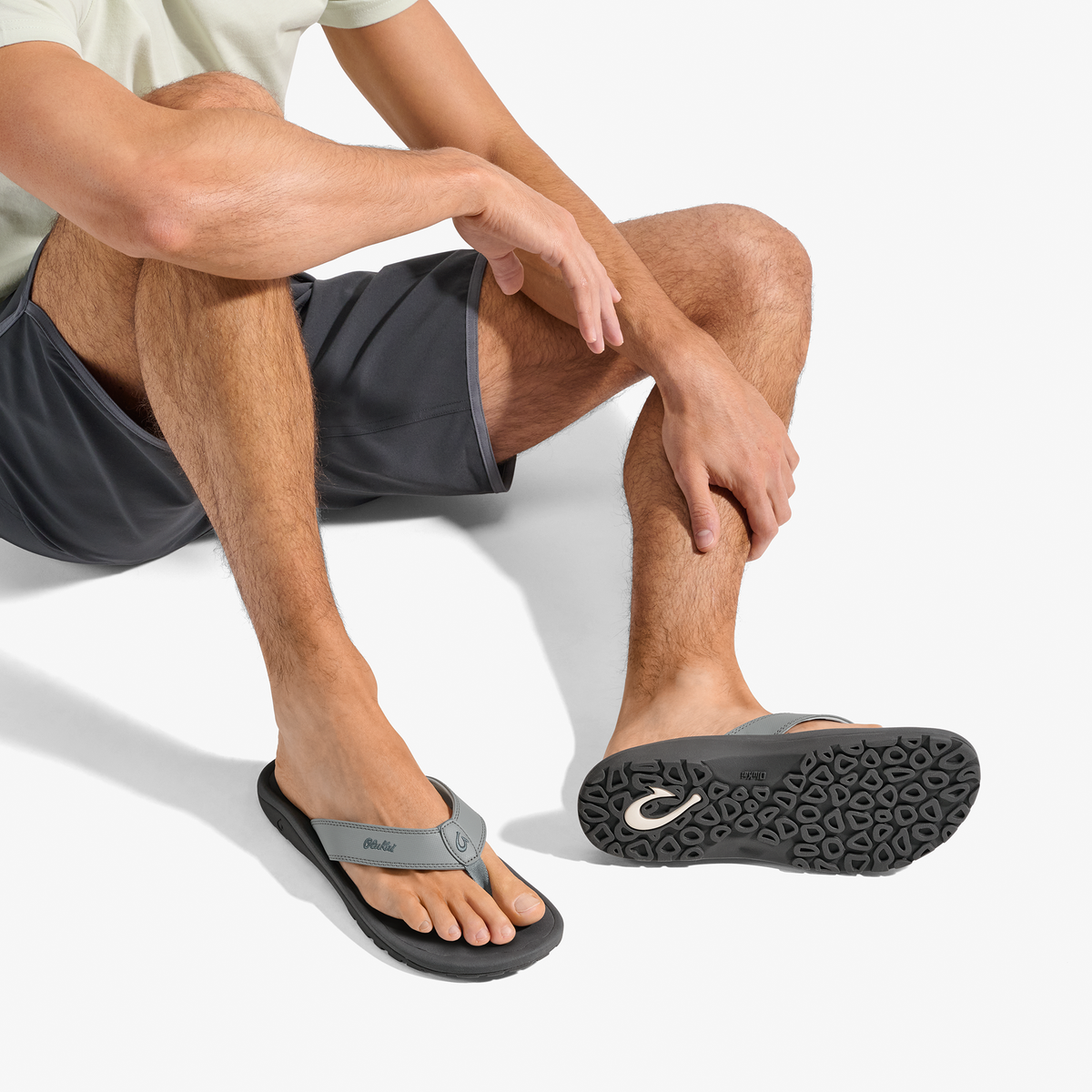 OluKai Men | ‘Ohana Men's Best Selling Beach Sandals - Ash / Rock