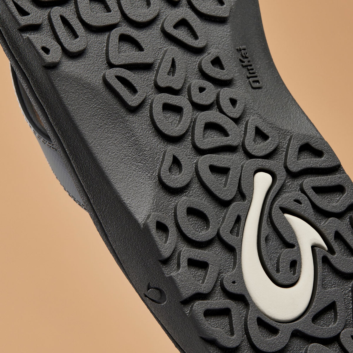 OluKai Men | ‘Ohana Men's Best Selling Beach Sandals - Ash / Rock