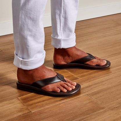 OluKai Men | ‘Ilikai Men‘s Leather Beach Sandals - Dark Wood
