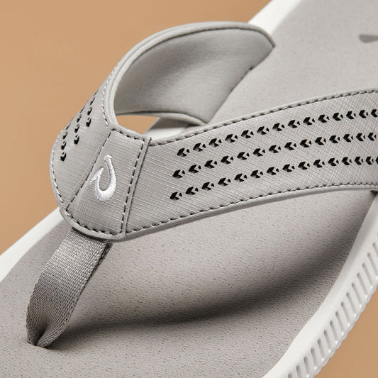 OluKai Men | Ulele Golf Men’s Golf Sandals - Ash