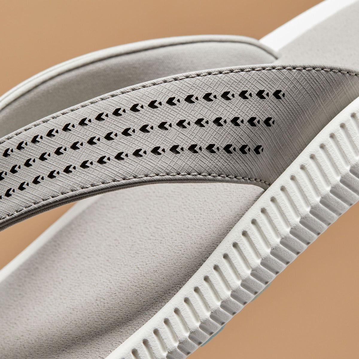 OluKai Men | Ulele Golf Men’s Golf Sandals - Ash