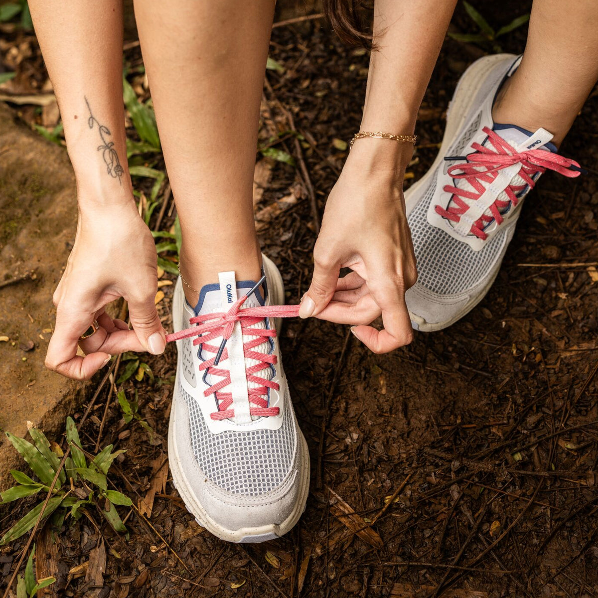 OluKai Women | Makiki - Bright White / Coastal Blue | Olukai