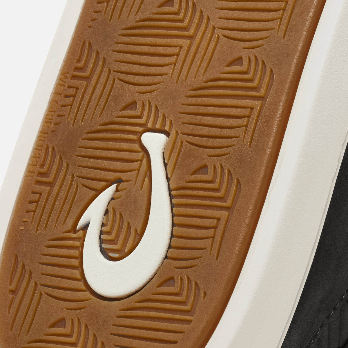 OluKai Women | Pehuea Leather - Onyx / Onyx