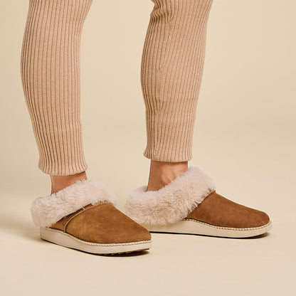 OluKai Women | Ku‘i Women‘s Slip-On Slippers - Tan / Bone