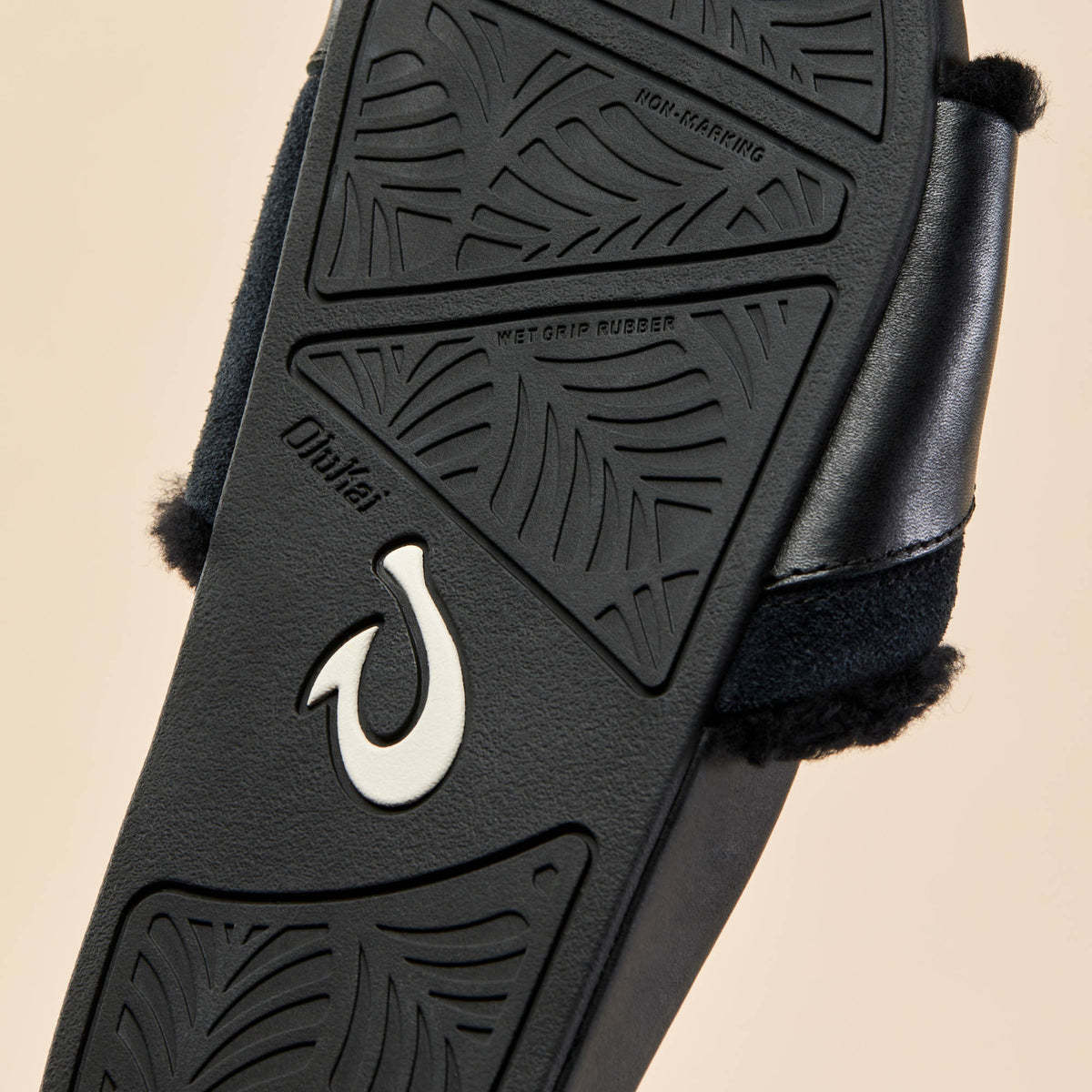 OluKai Women | Hō‘ala Slide Women’s Slide Slipper Sandals - Black