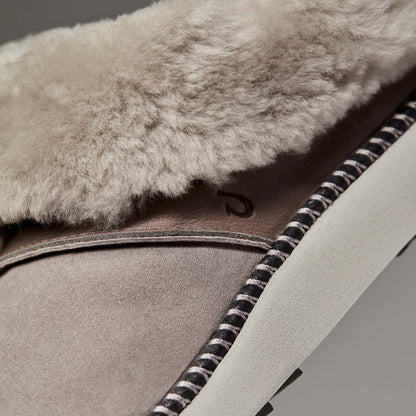 OluKai Women | Ku‘i Women’s Fuzzy Slip-On Slippers - Fog