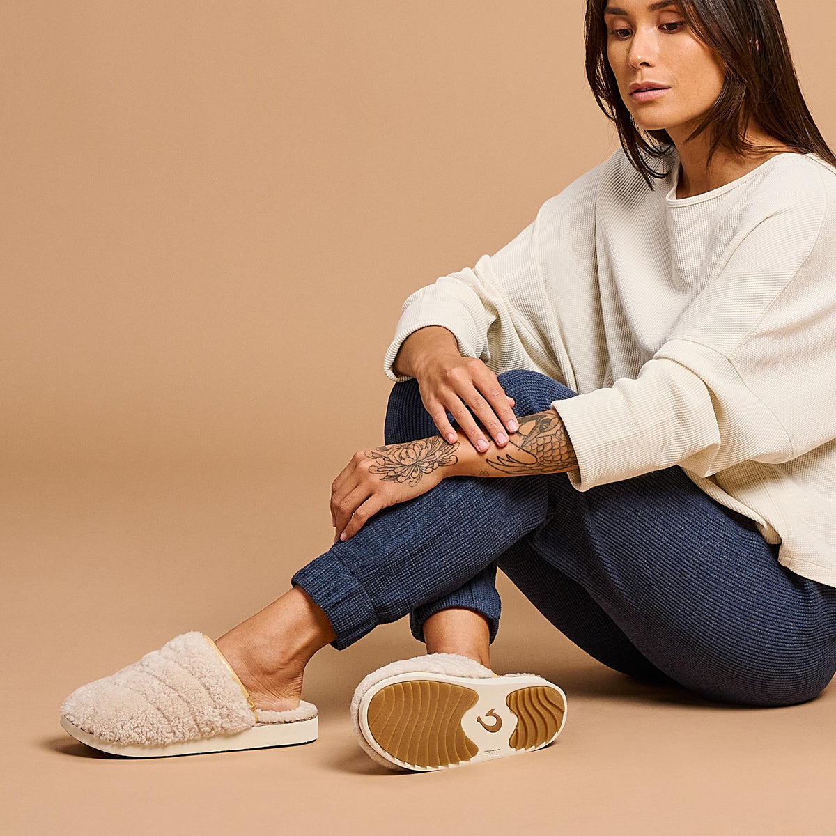 OluKai Women | Pūpū Mua Women’s Shearling Mule Slipper - Tapa