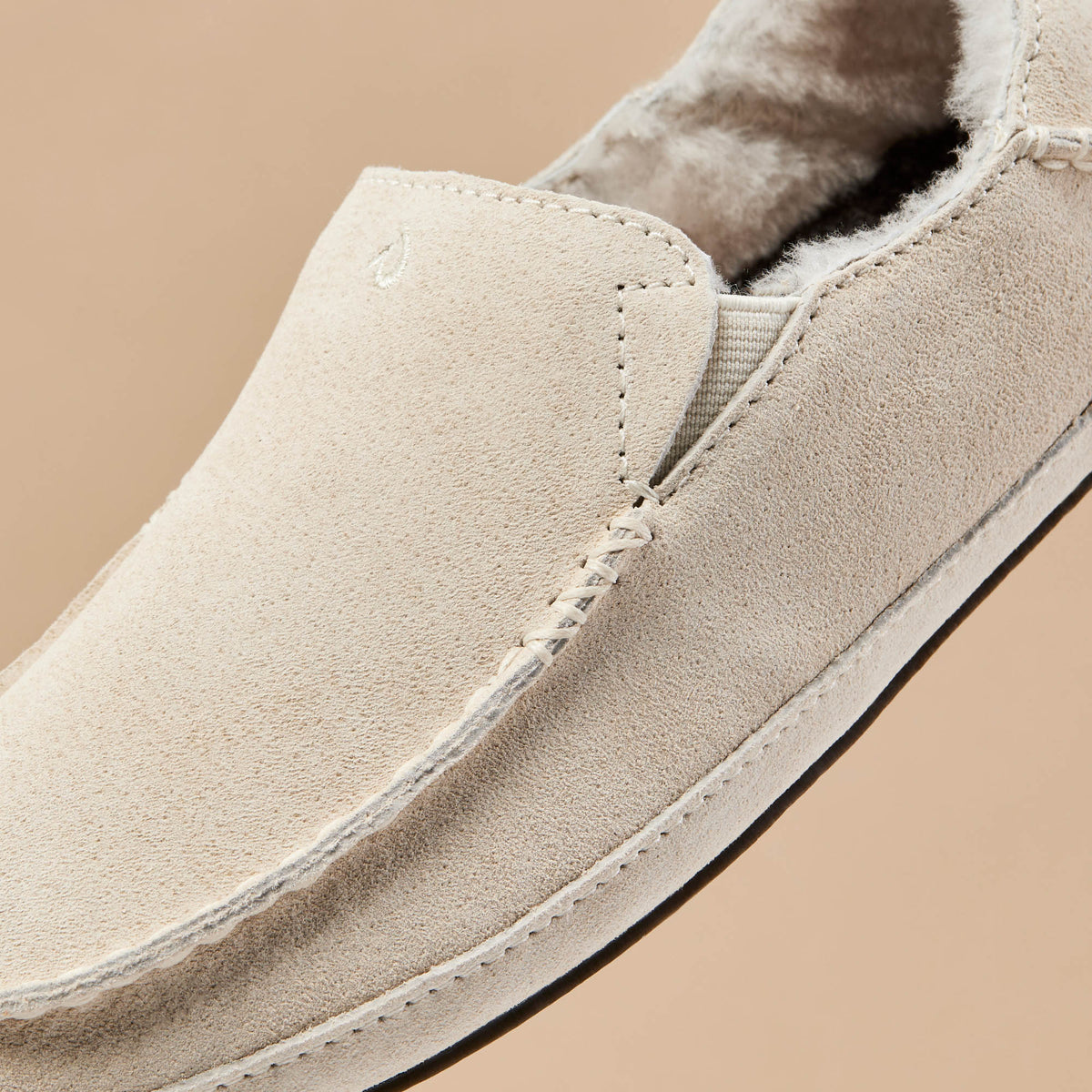 OluKai Women | Nohea Women's Leather Slippers - Bone