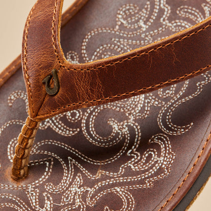 OluKai Women | Paniolo Women’s Leather Beach Flip Flops - Natural