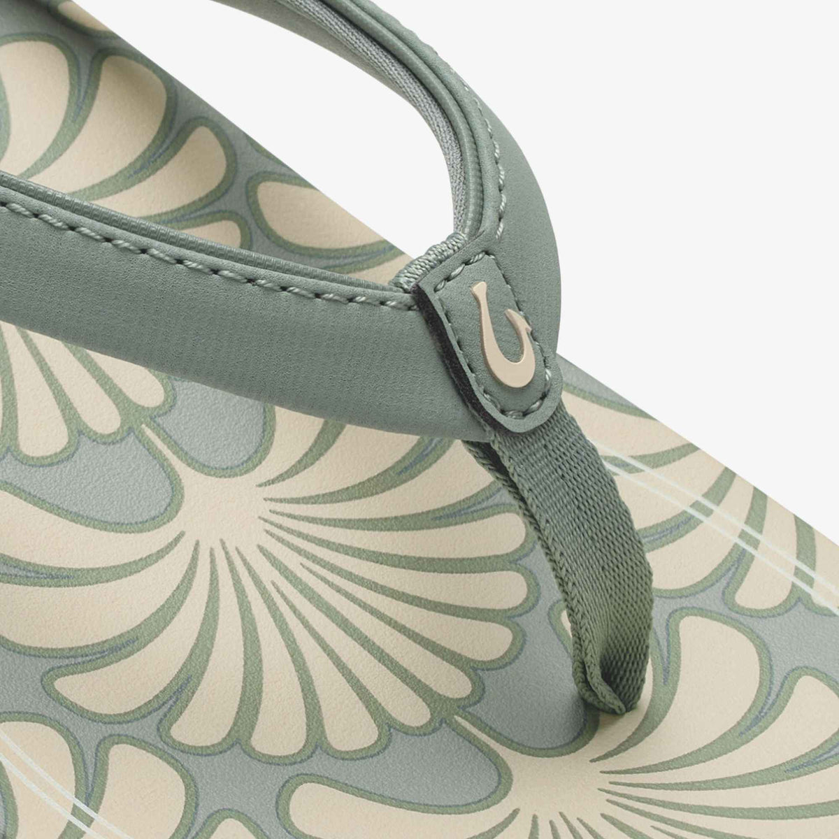OluKai Women|New Arrivals | ‘Uiki - Silver Pine / Pa‘i