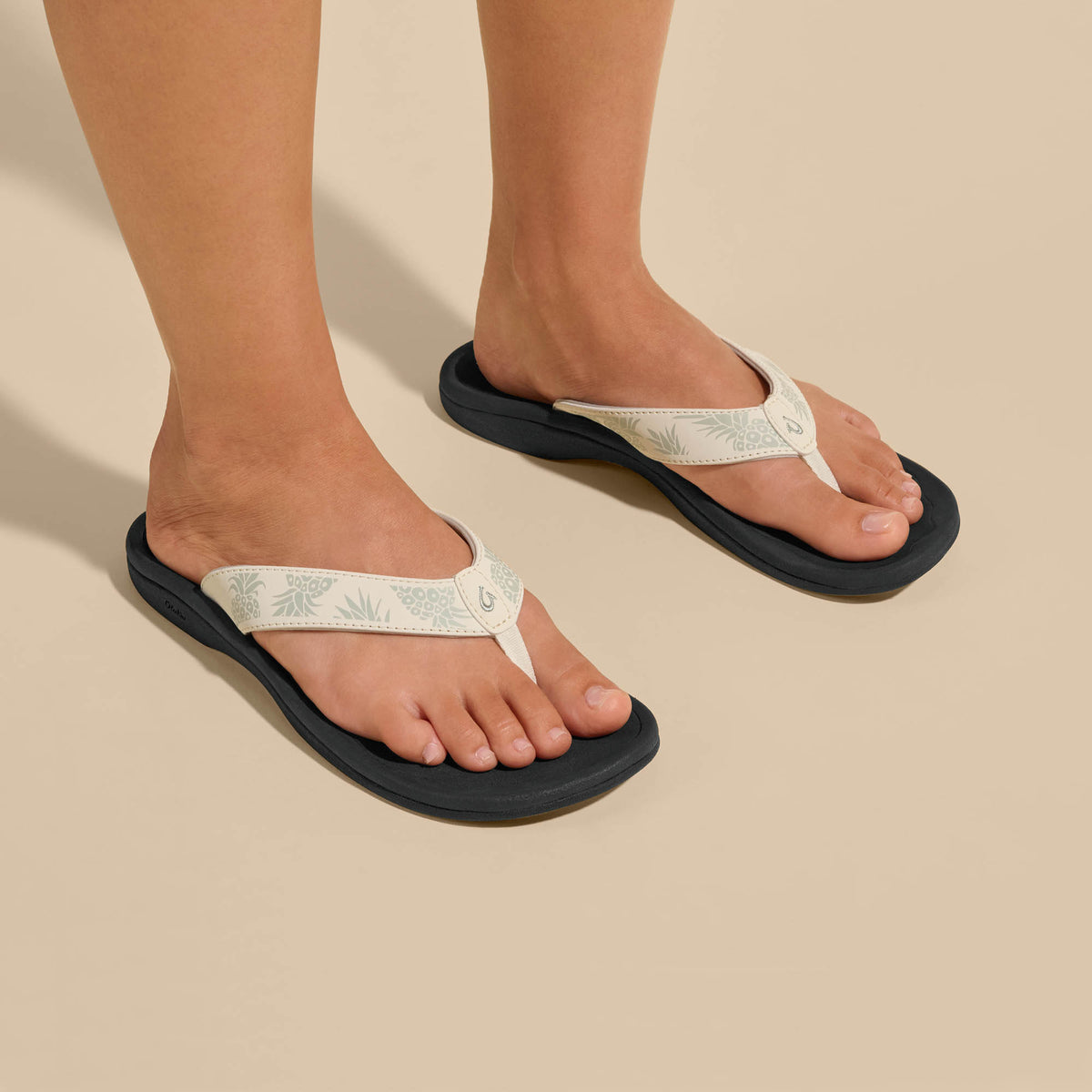 OluKai Women | ‘Ohana Women's Beach Sandals - Bright White / Hua