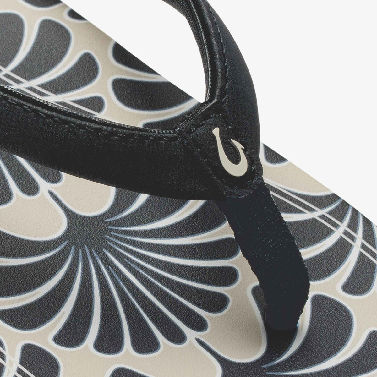 OluKai Women|New Arrivals | ‘Uiki - Black / Pa‘i