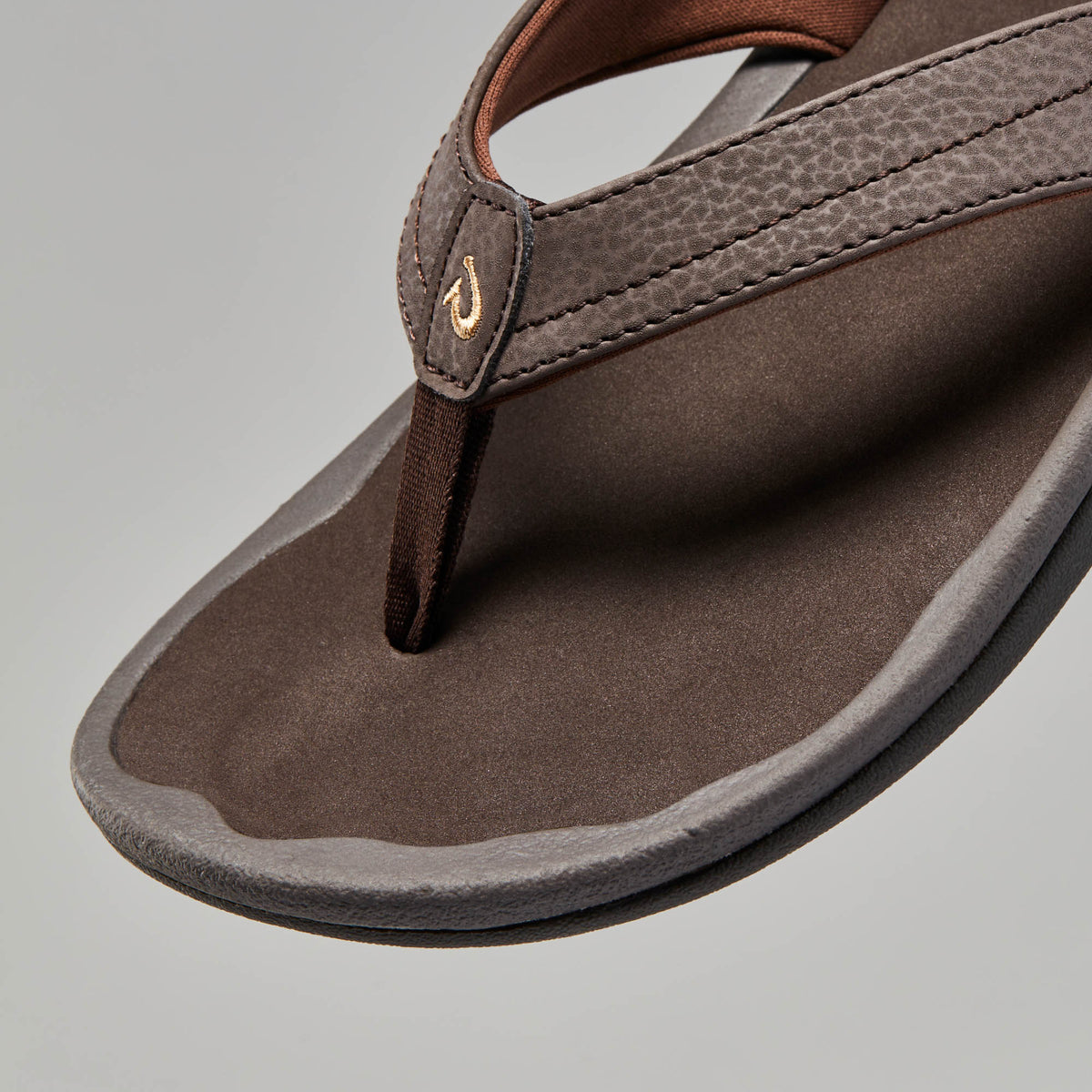OluKai Women | ‘Ohana Women's Best Selling Beach Sandals - Dark Java