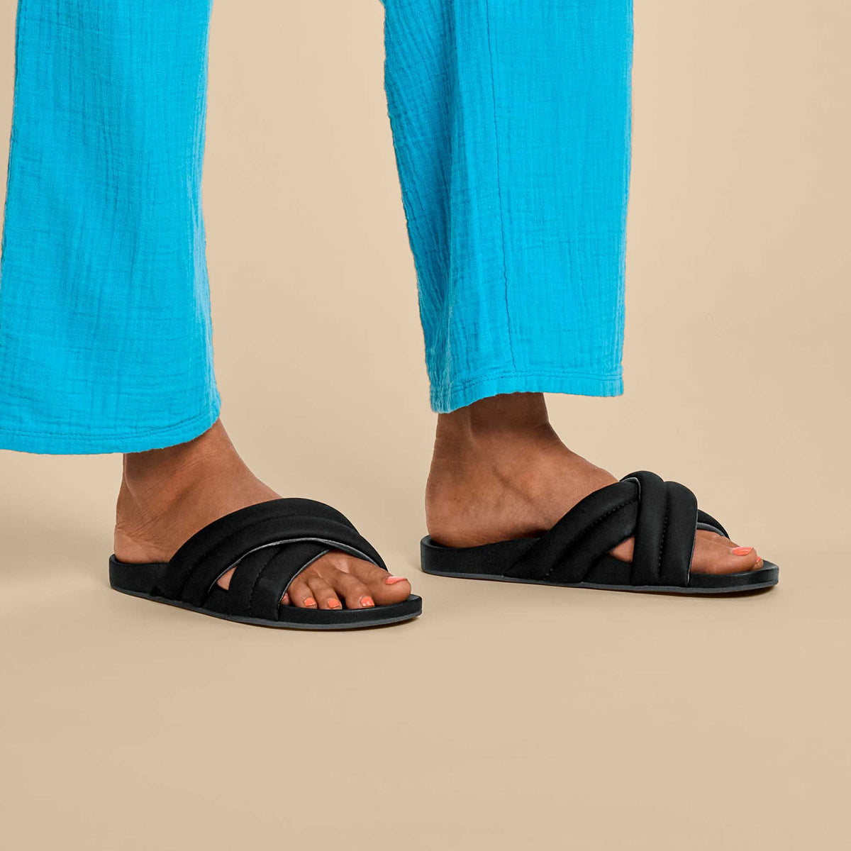 OluKai Women | Hila Women’s Beach Slide Sandals - Black