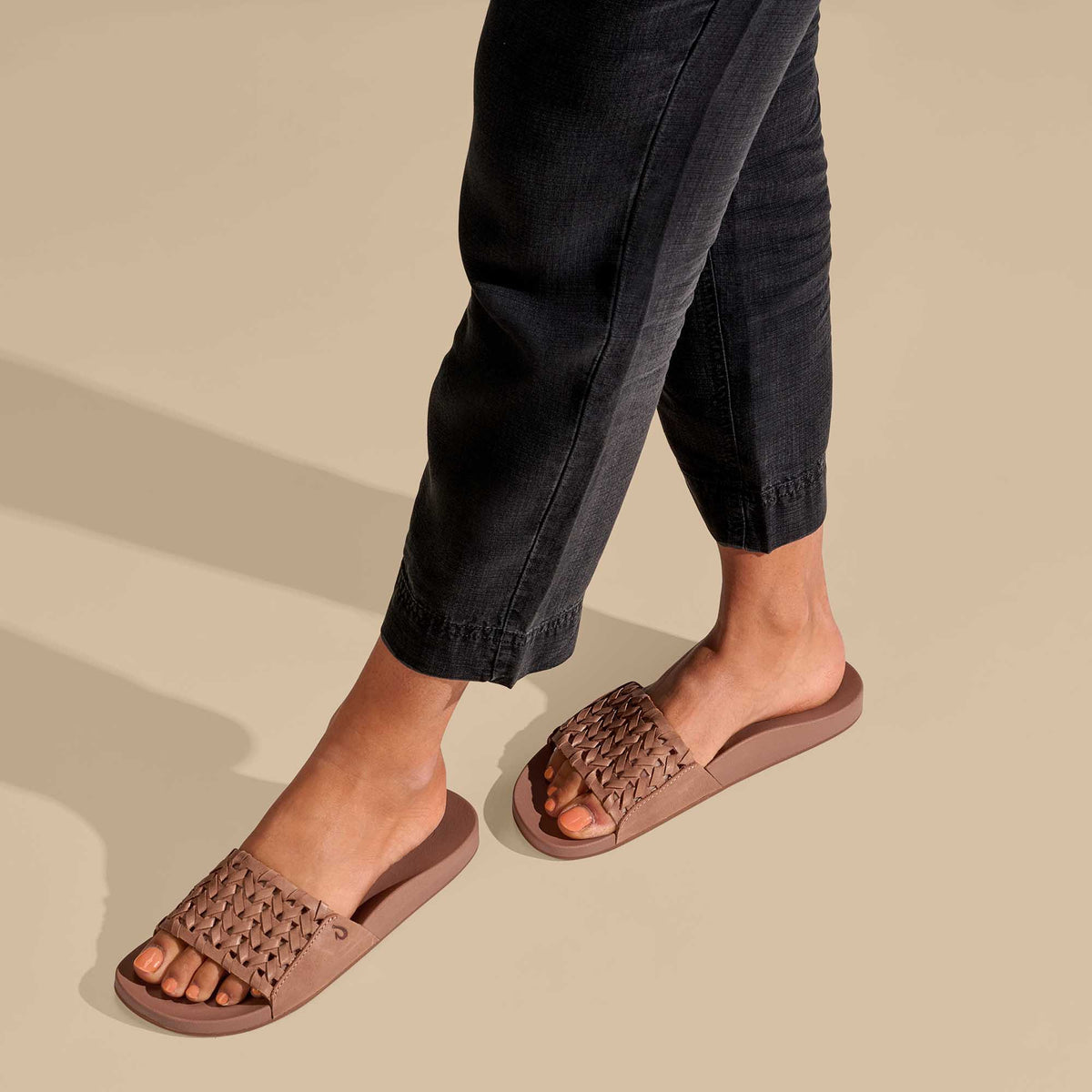 OluKai Women | Kāmola Women’s Leather Slide Sandals - Tan