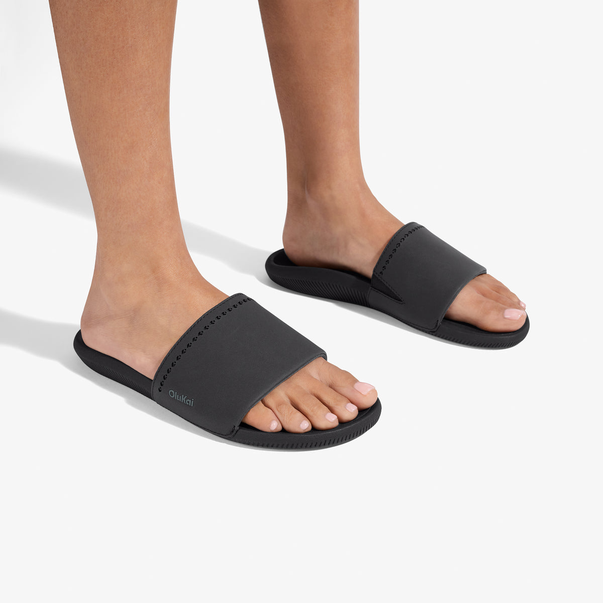 OluKai Women|New Arrivals | Ulele Slide - Black / Black